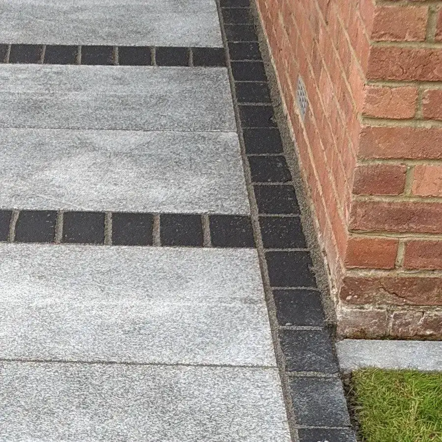 Black Limestone Cobble Setts 200x100x50 From £42.59/m2 - Image 4