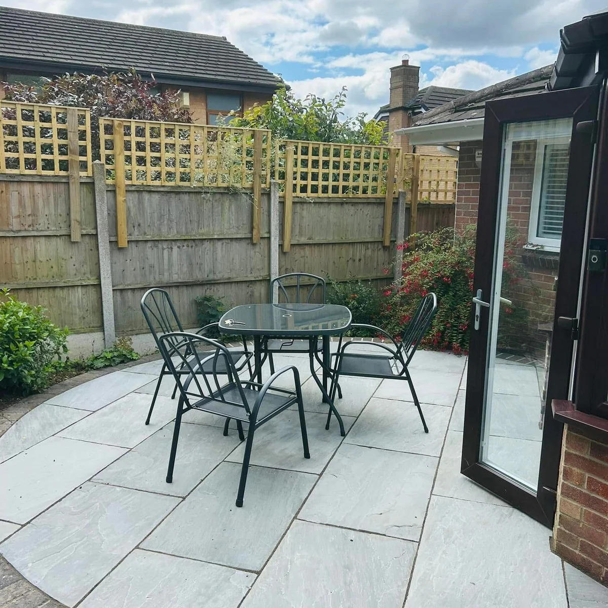 Kandla Grey Indian Sandstone Paving Slabs 900x600 22mm Cal. From £23.70/m2 - Image 4