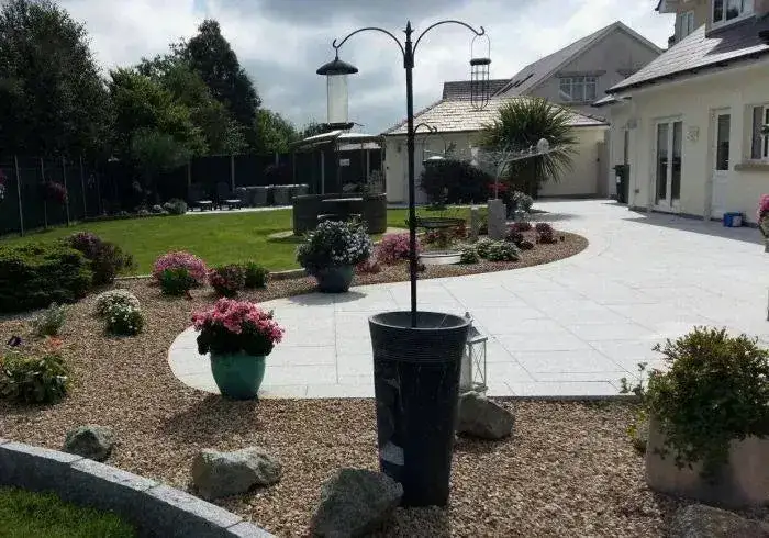 Silver Grey Granite Paving Plank Linear 900x200x20 From £23.59/m2 - Image 4