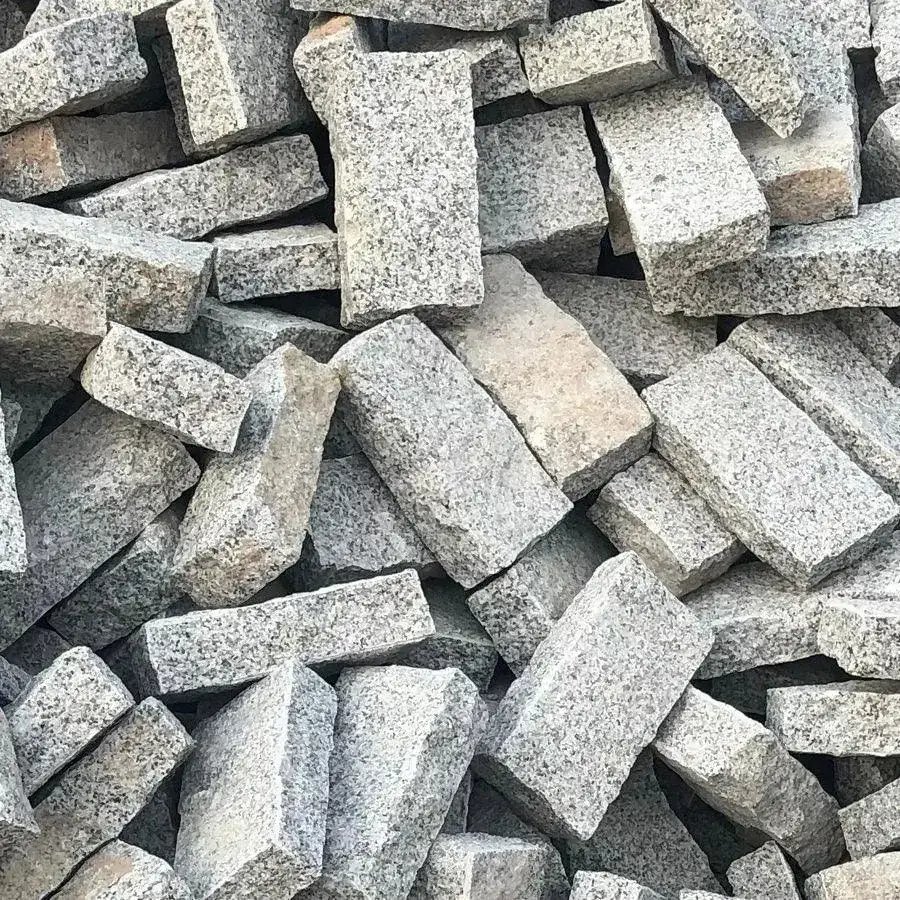 Cropped Granite Setts Cobbles Silver Grey 200x100x50 From £47.99/m2 - Image 3