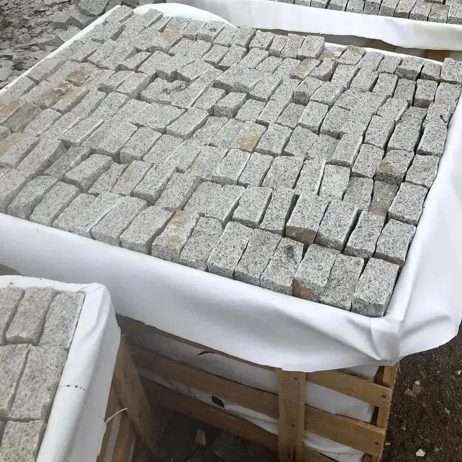 Cropped Granite Setts Cobbles Silver Grey 200x100x50 From £47.99/m2 - Image 5