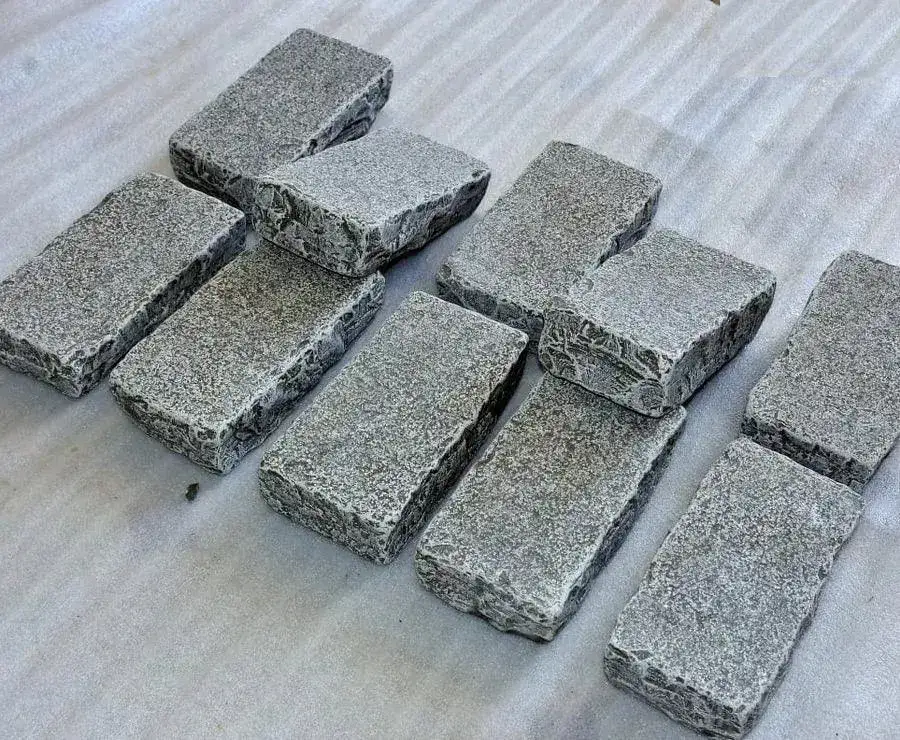 Tandur Grey Limestone Cobbles Setts Tumbled 200x100x50 From £48.00/m2 - Image 4